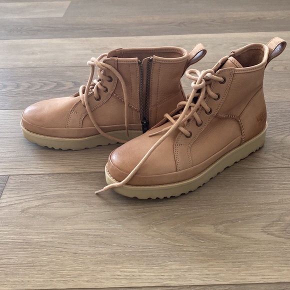 Ugg Tan Womens Boot size 7 - Picture 1 of 7
